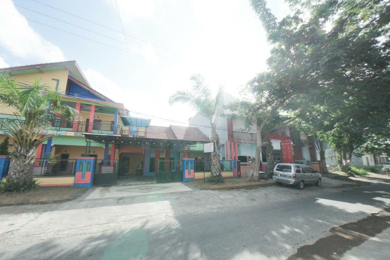 Reddoorz Syariah Near Mall Roxy Banyuwangi 2 Εξωτερικό φωτογραφία